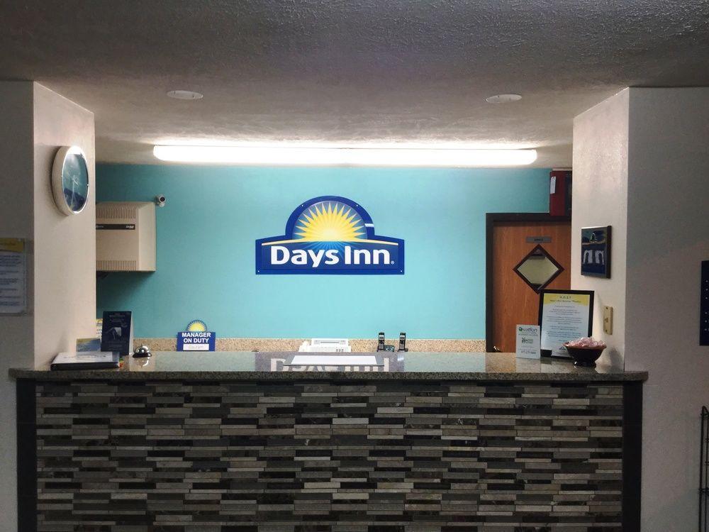 Days Inn By Wyndham Charleston Esterno foto
